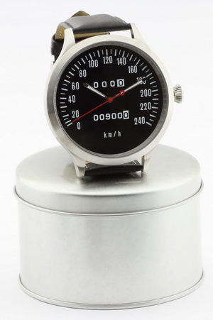 Z1, Z 900 und KZ 900 Caliber 65 speedometer watch with km/h scale